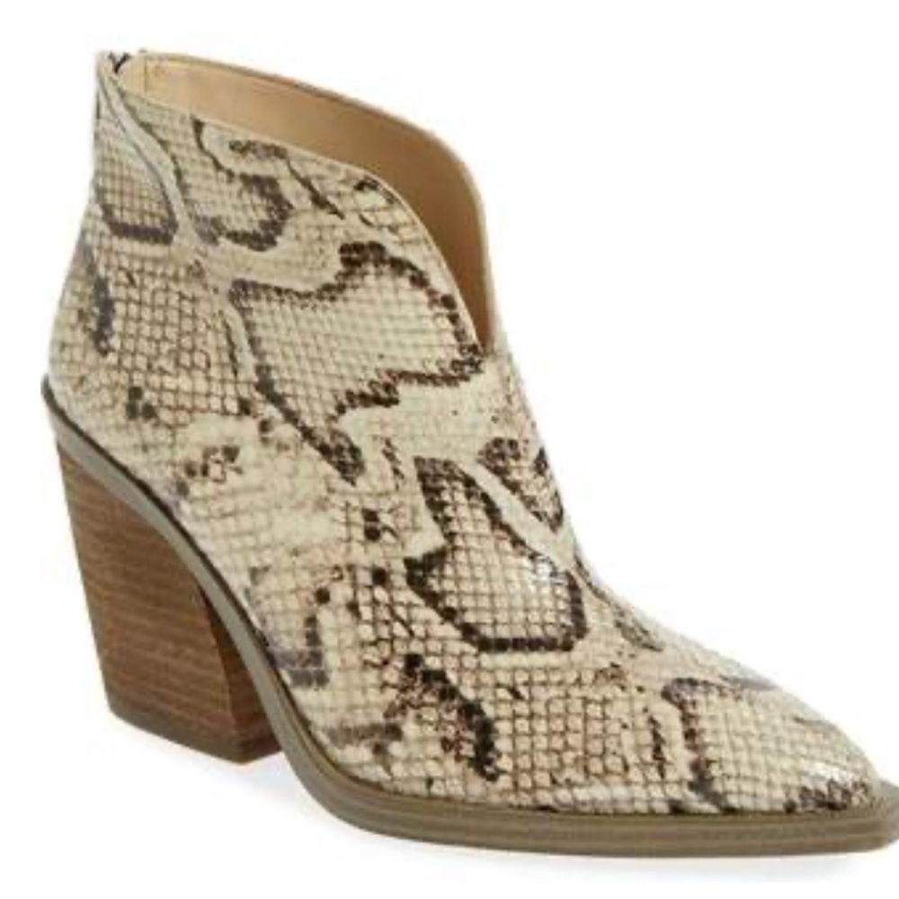 Vince camuto Ginsel snake print ankle boots animal print western leather cream